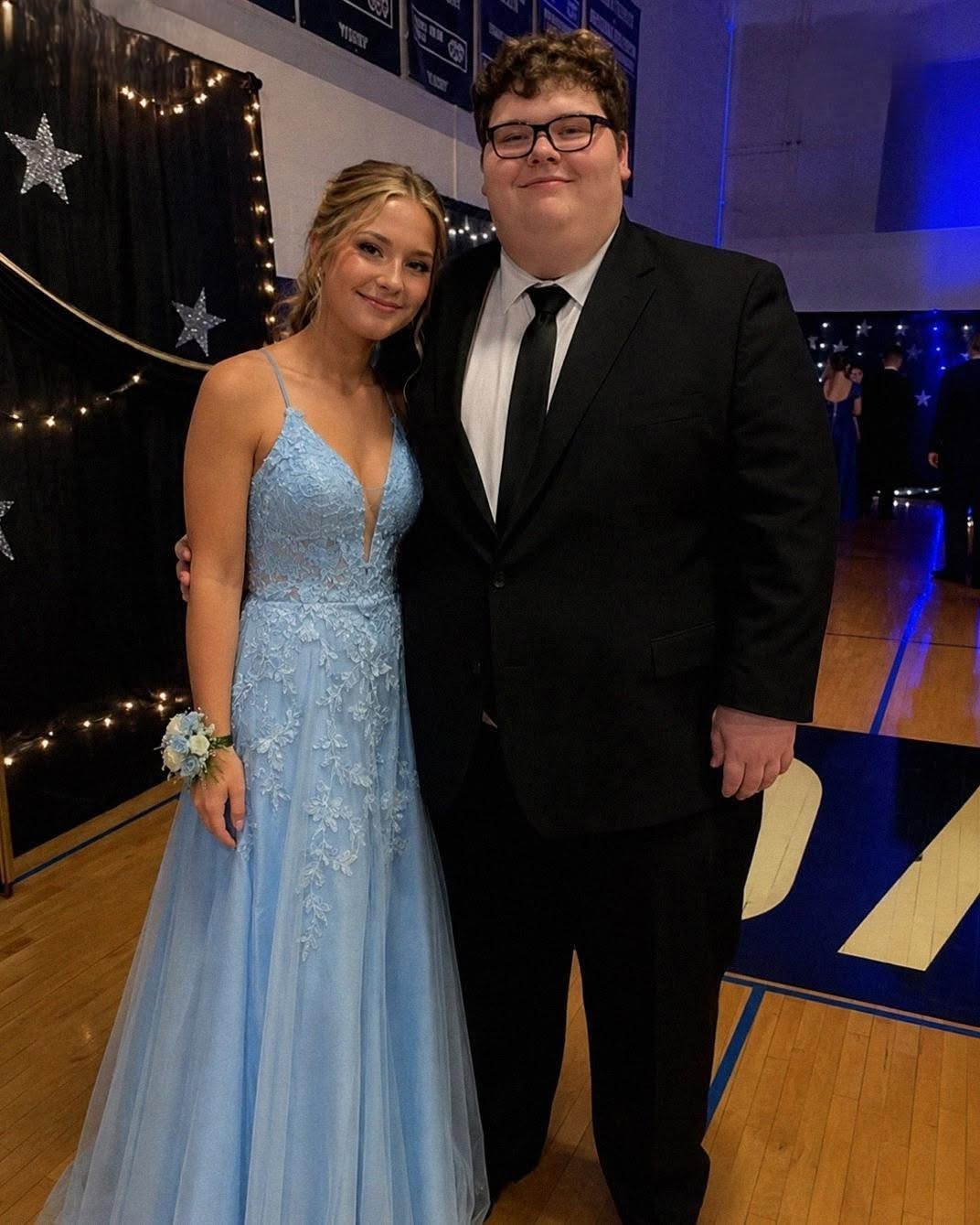 💃 “The Most Popular Girl in School Asked My Mistreated Son to Dance at Prom…”