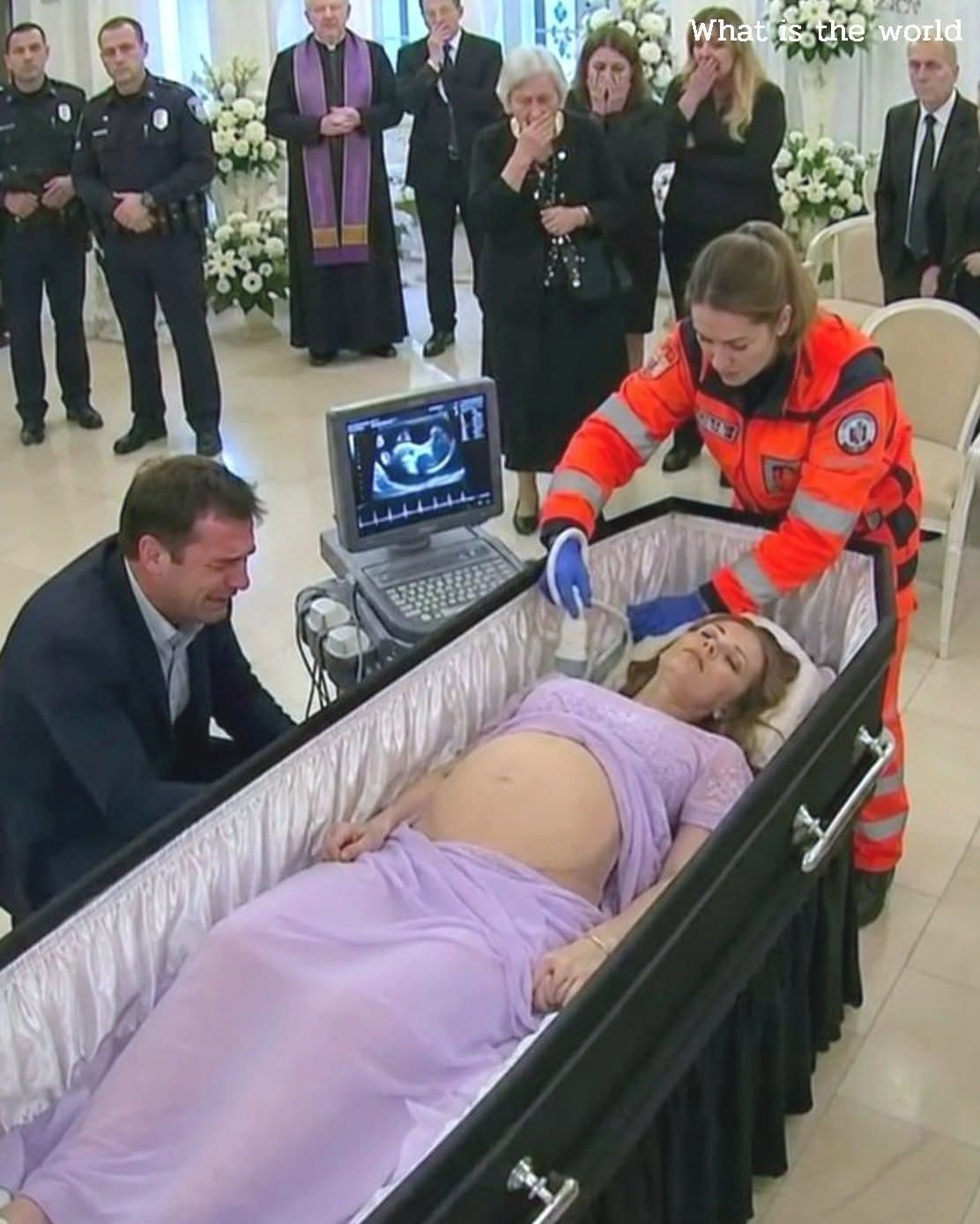 While they were preparing his pregnant wife’s body for cremation, the husband asked to open the coffin one last time 1 While they were preparing his pregnant wife’s body for cremation, the husband asked to open the coffin one last time 1