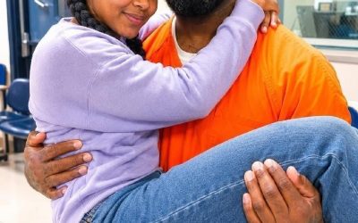 I married a prisoner for money while he was serving a twelve-year sentence — but after his conviction was overturned, he came to my apartment with a black box and said, “Now it’s my turn to be honest.”